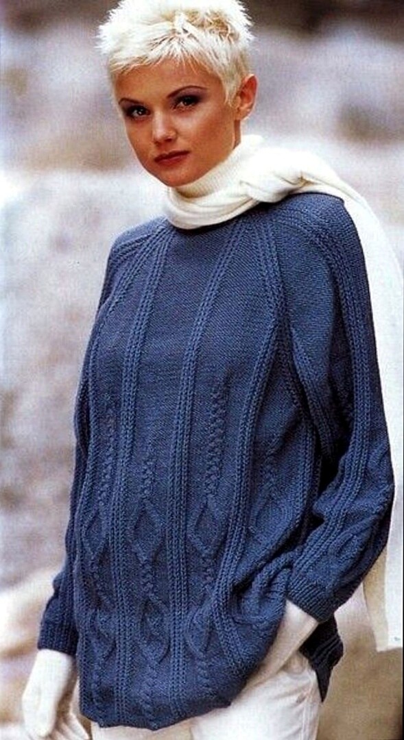 Женский пуловер спицами лицевыми петлями с описанием от Julie Hoover.