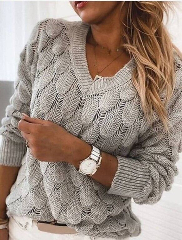 Вязаный пуловер спицами «Чешуйка»